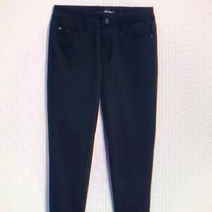 Super cute black skinny jeans.